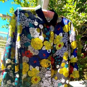 Floral print blouse, size SM.